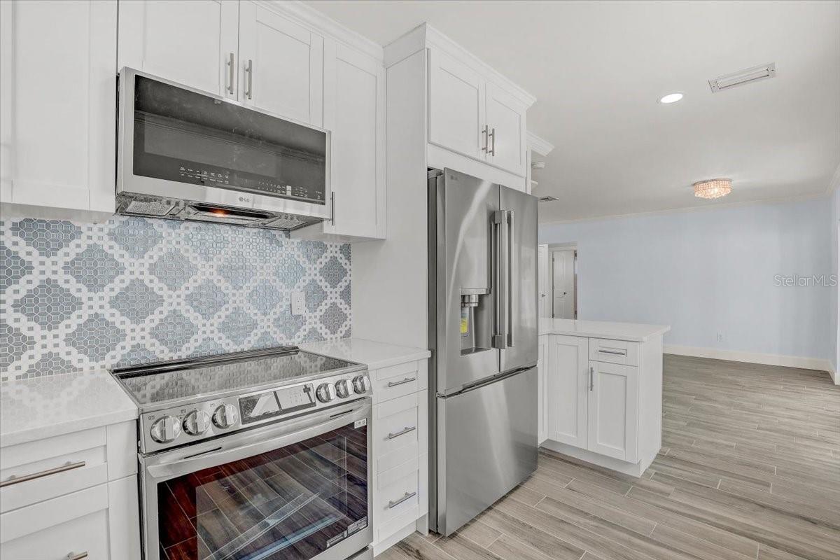 Image 12 of 51 For 59 Kipling Plaza