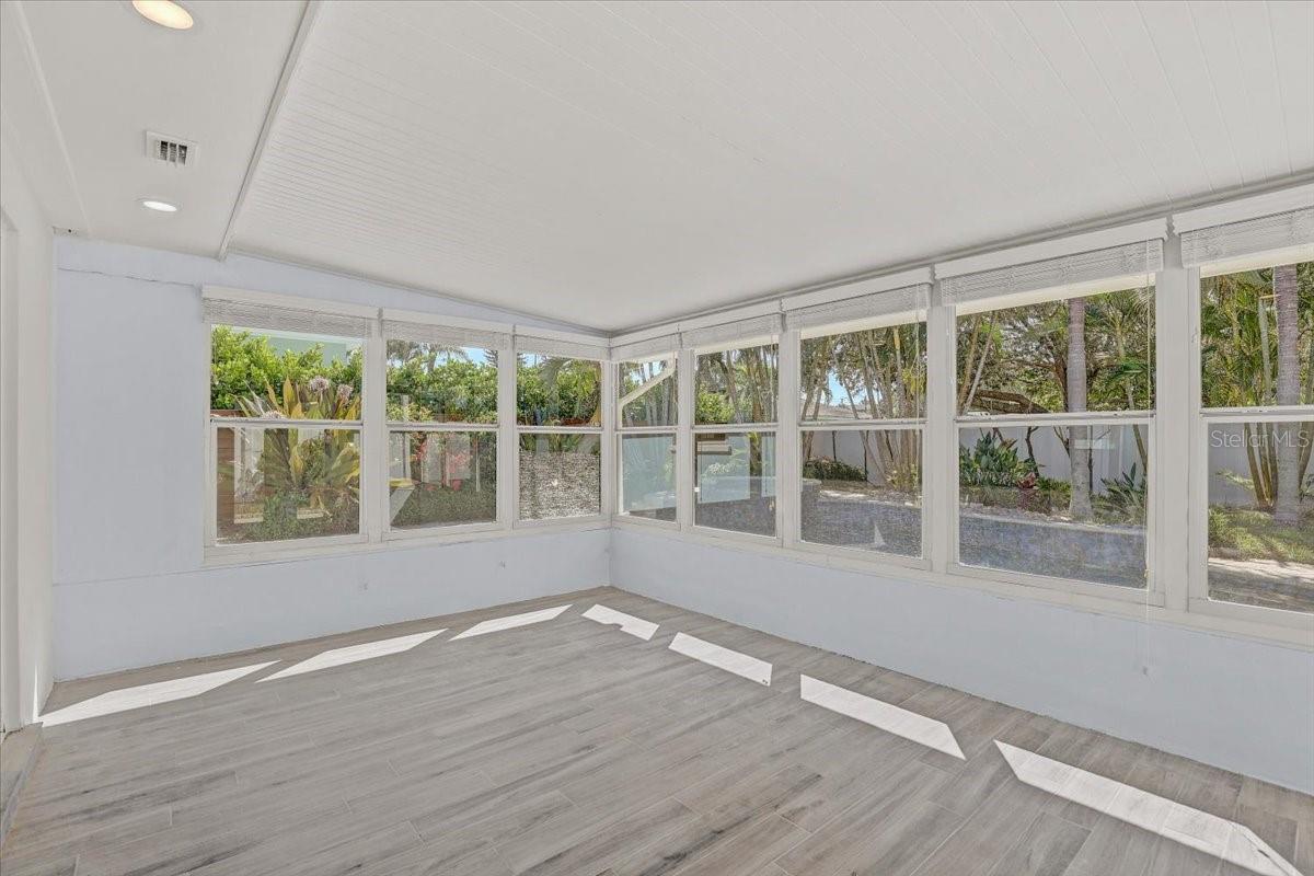 Image 26 of 51 For 59 Kipling Plaza