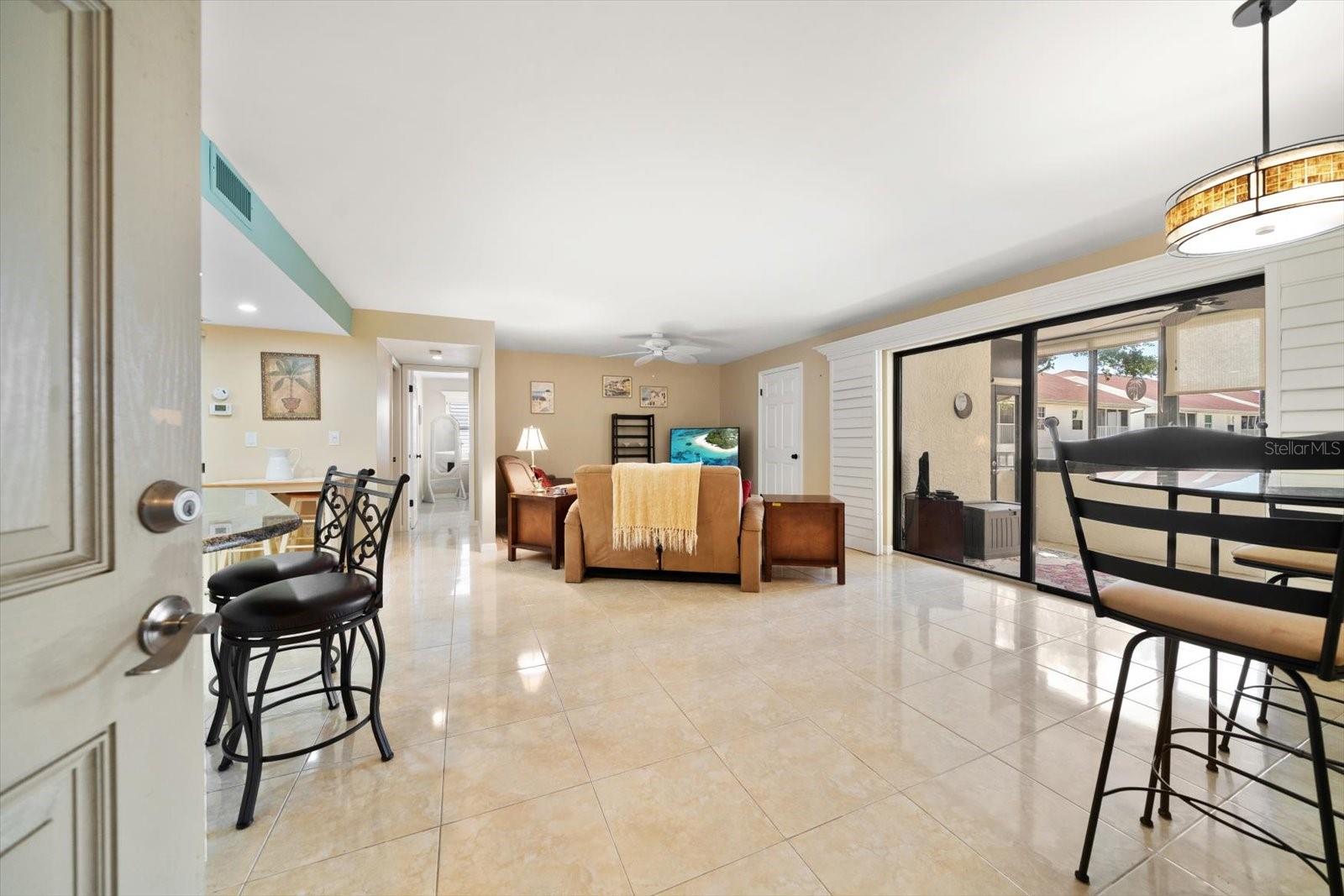 Image 10 of 55 For 19725 Gulf Boulevard 21