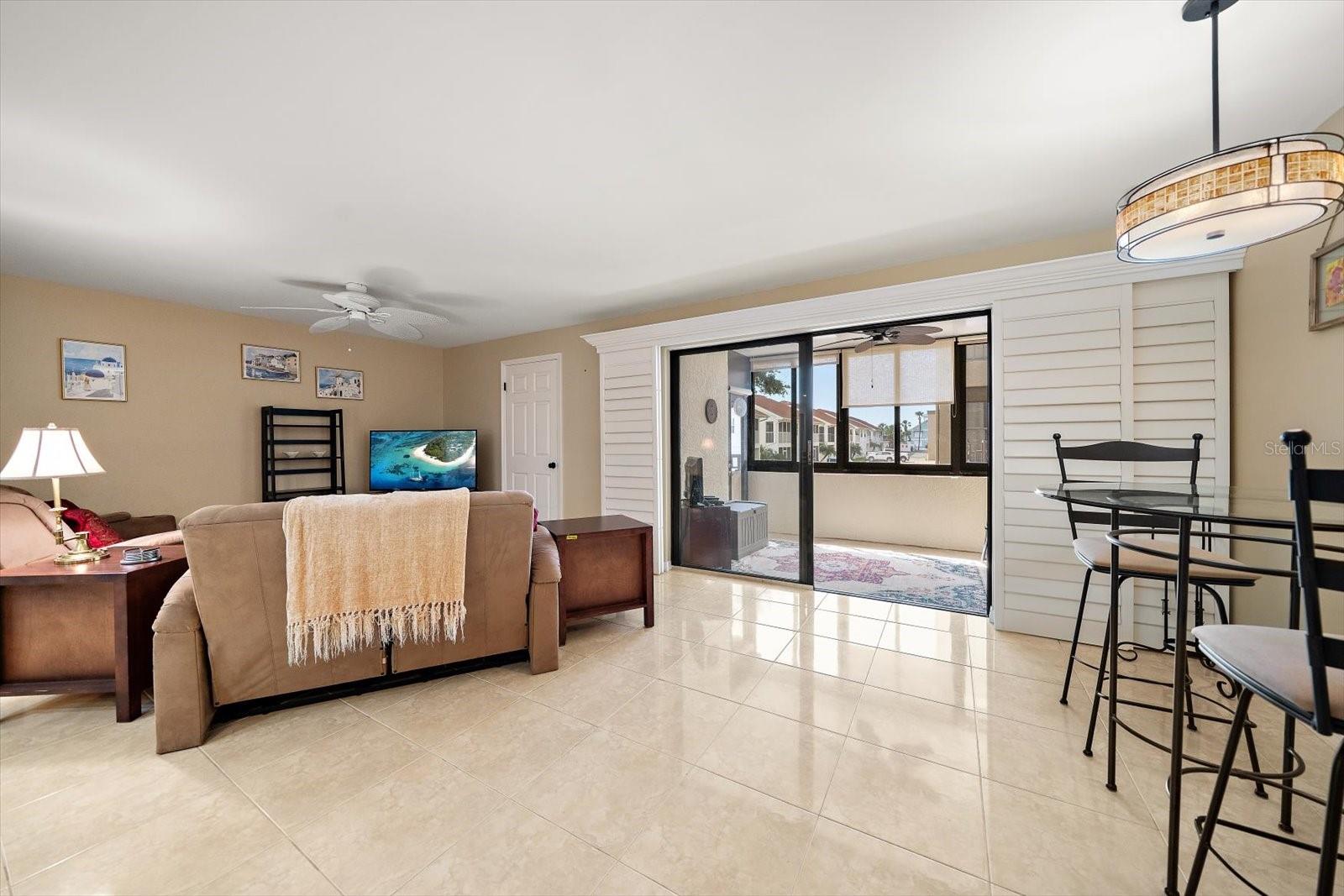 Image 11 of 55 For 19725 Gulf Boulevard 21