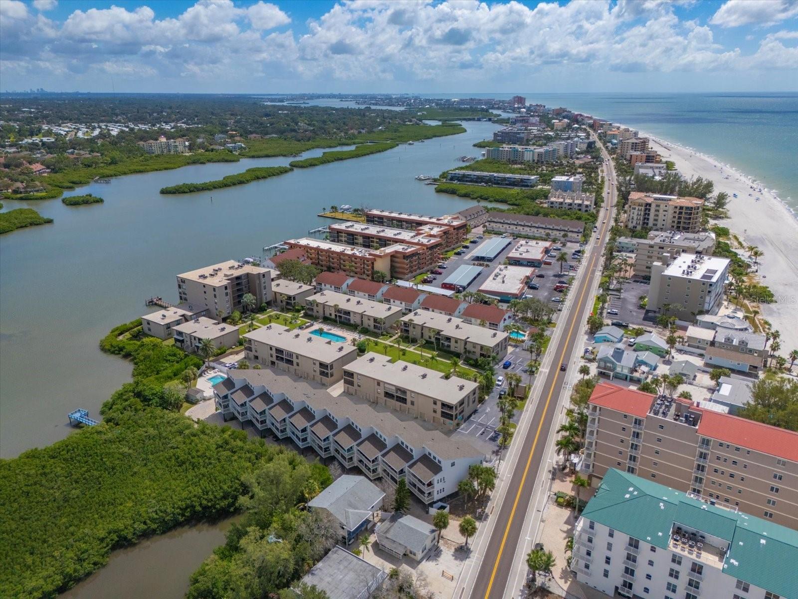 Image 38 of 55 For 19725 Gulf Boulevard 21