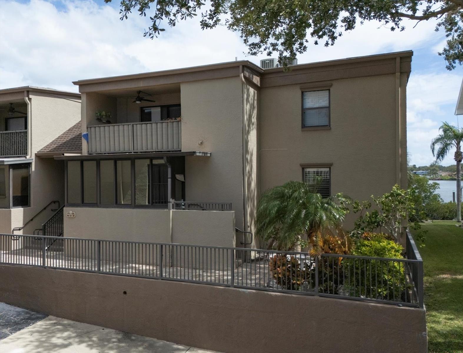 Image 42 of 55 For 19725 Gulf Boulevard 21