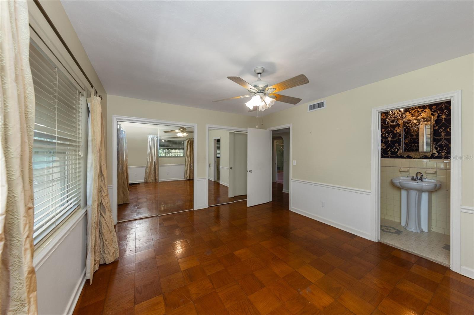 Image 16 of 25 For 251 Garden Circle