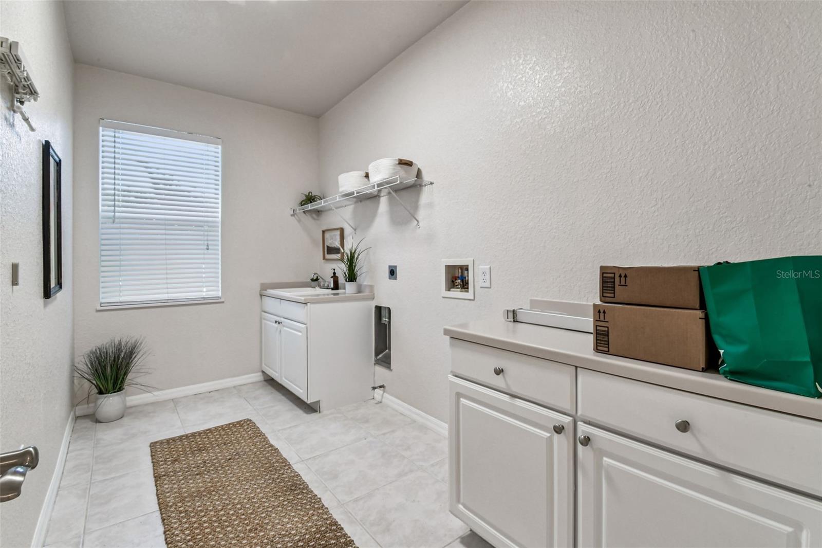 Image 23 of 69 For 6606 Buckingham Palms Way
