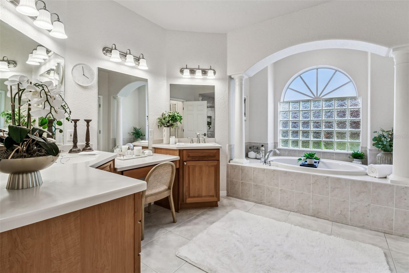 Image 38 of 69 For 6606 Buckingham Palms Way