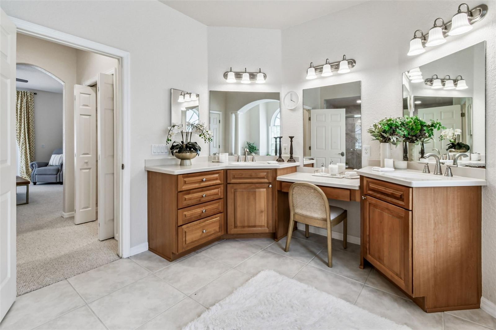 Image 40 of 69 For 6606 Buckingham Palms Way