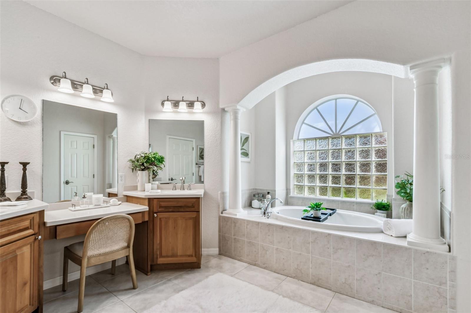 Image 41 of 69 For 6606 Buckingham Palms Way
