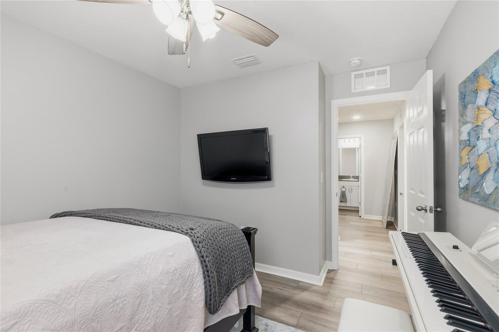 Image 27 of 43 For 34170 Scarlet Sage Court