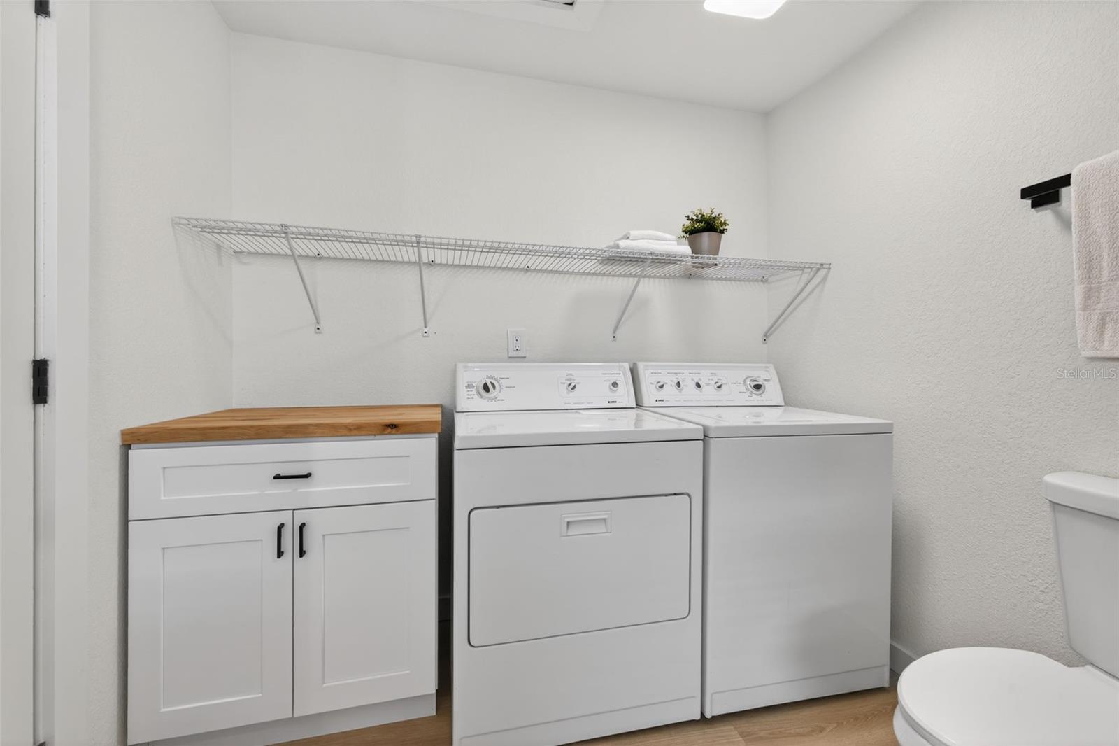 Listing photo id 19 for 3307 25th St N