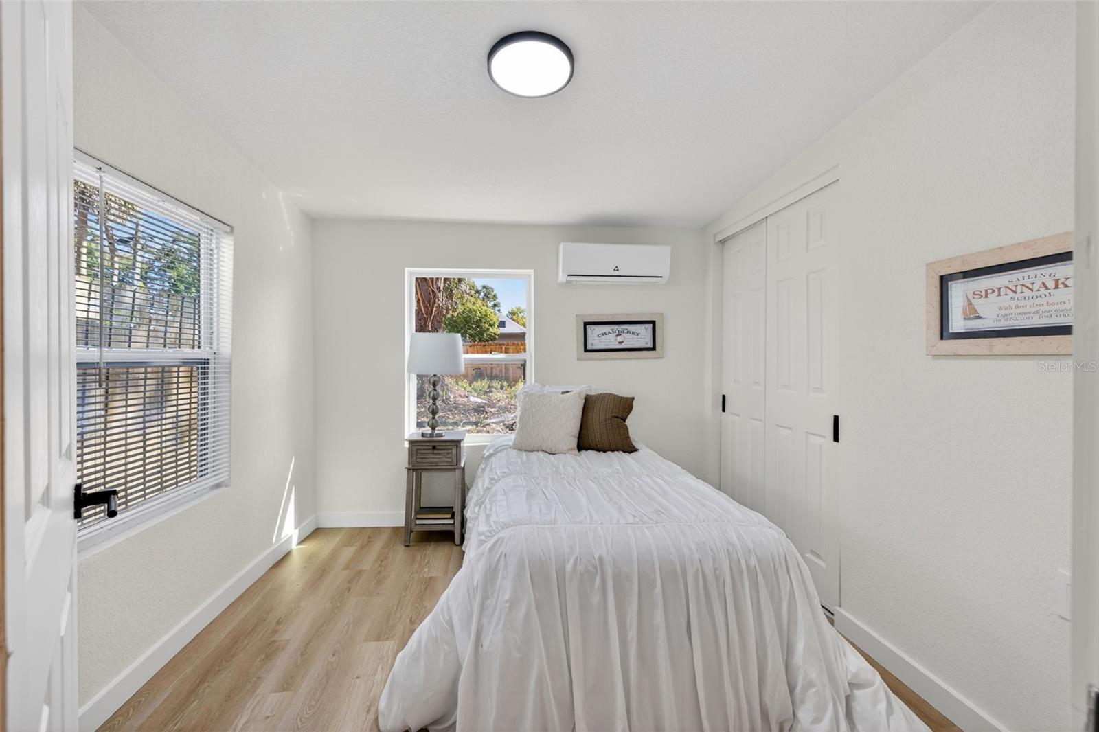 Listing photo id 20 for 3307 25th St N