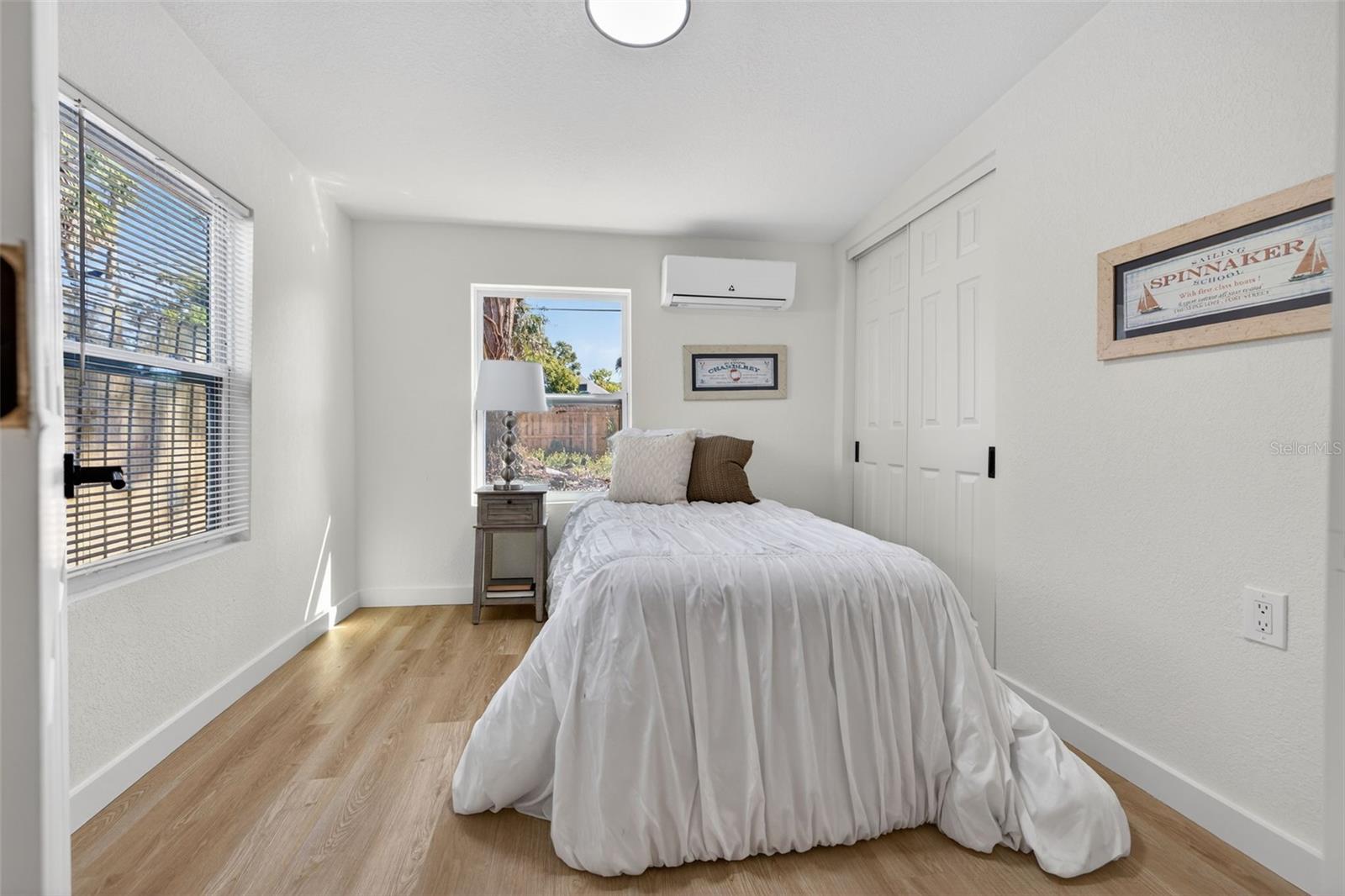 Listing photo id 21 for 3307 25th St N