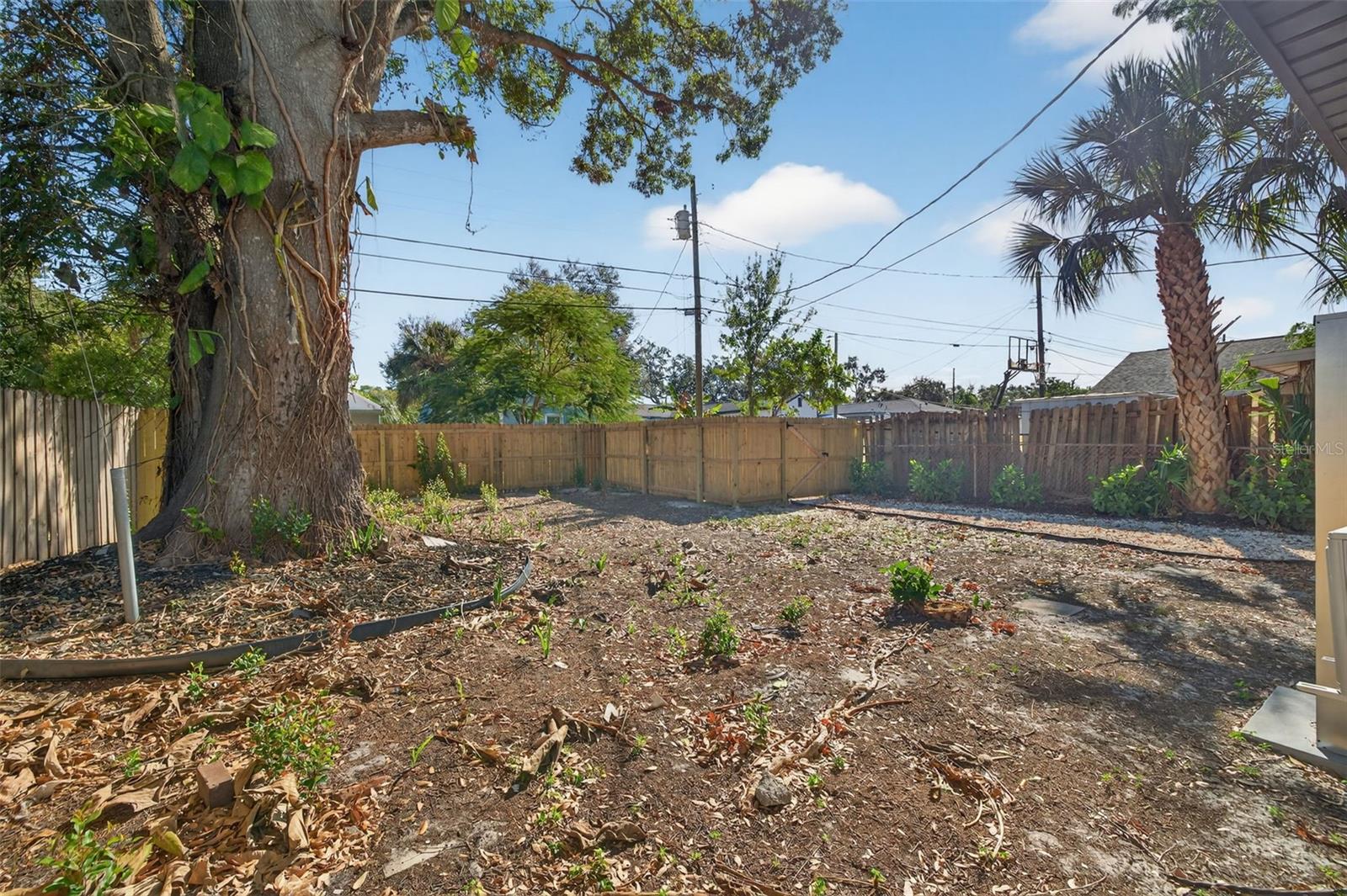 Listing photo id 25 for 3307 25th St N