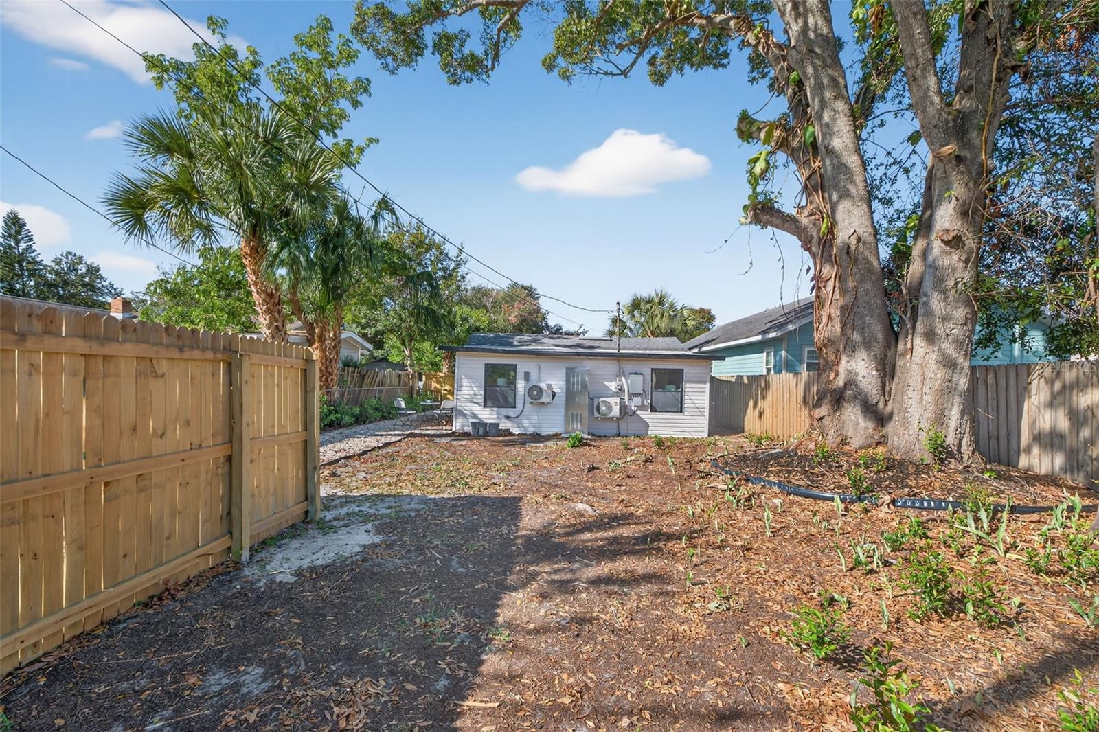 Listing photo id 27 for 3307 25th St N