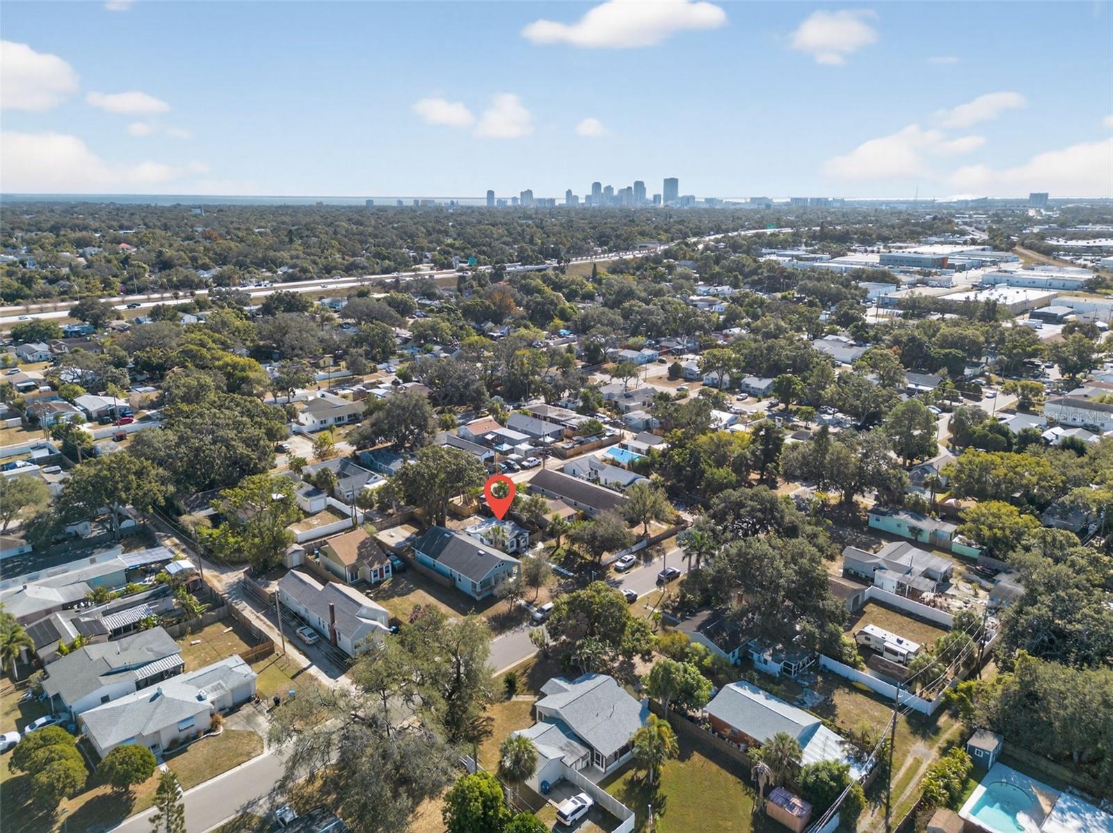 Listing photo id 30 for 3307 25th St N