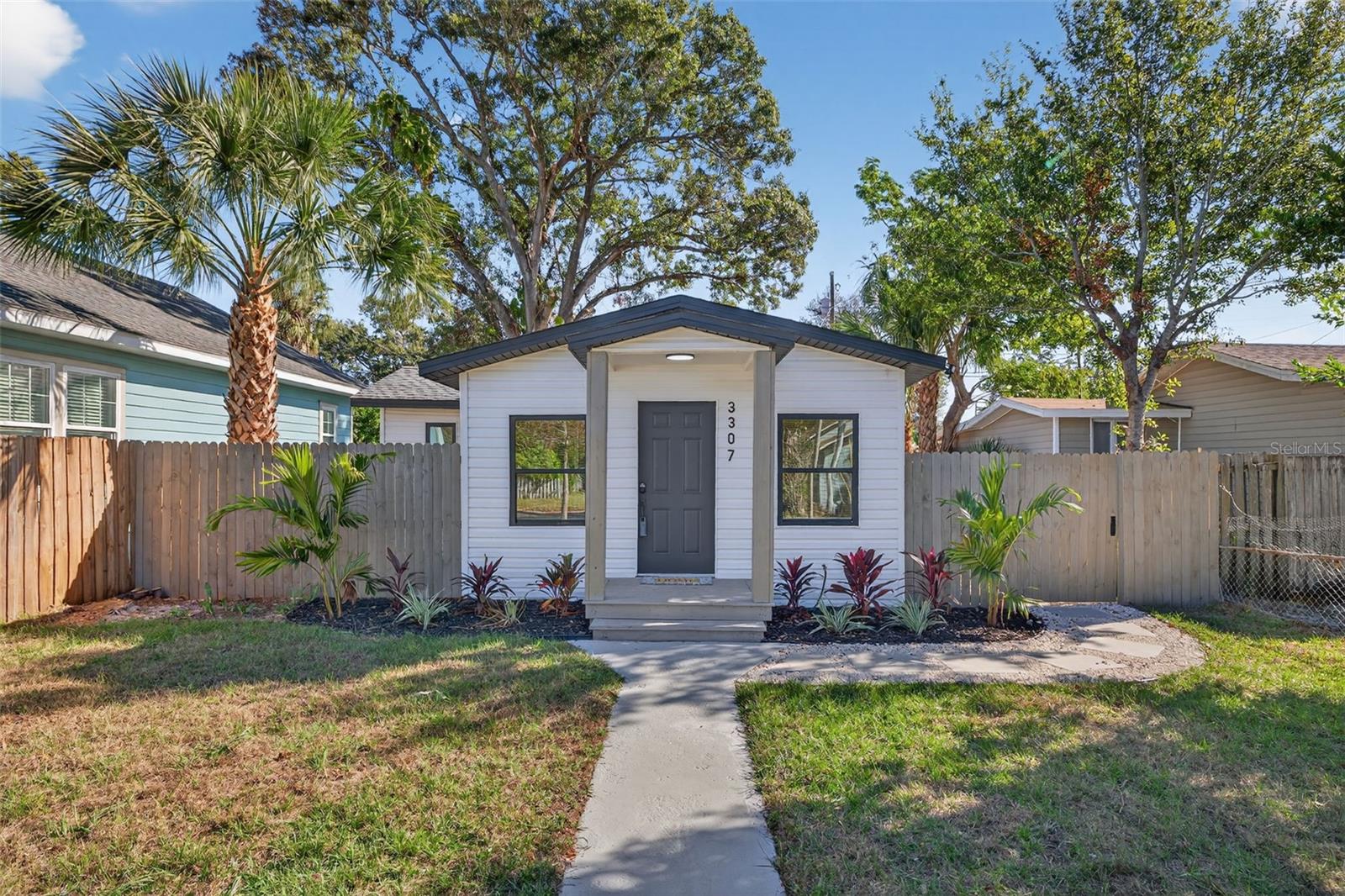 Listing photo id 32 for 3307 25th St N