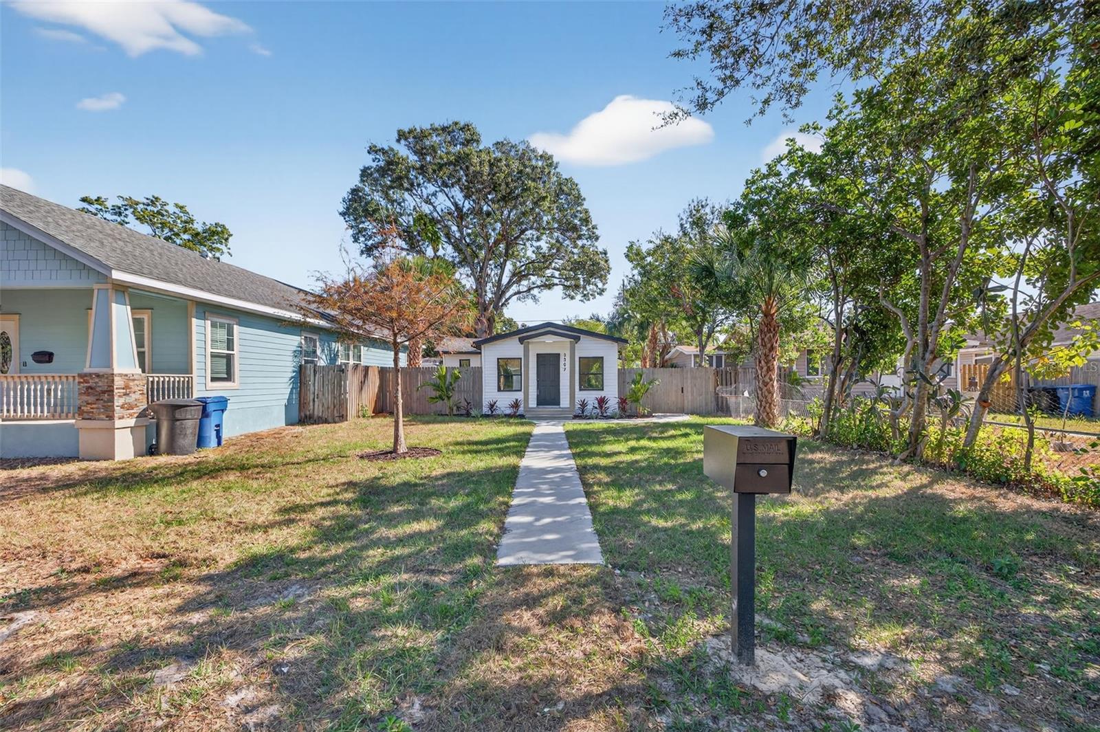 Listing photo id 33 for 3307 25th St N