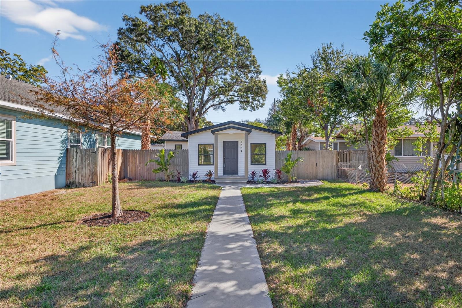 Listing photo id 34 for 3307 25th St N