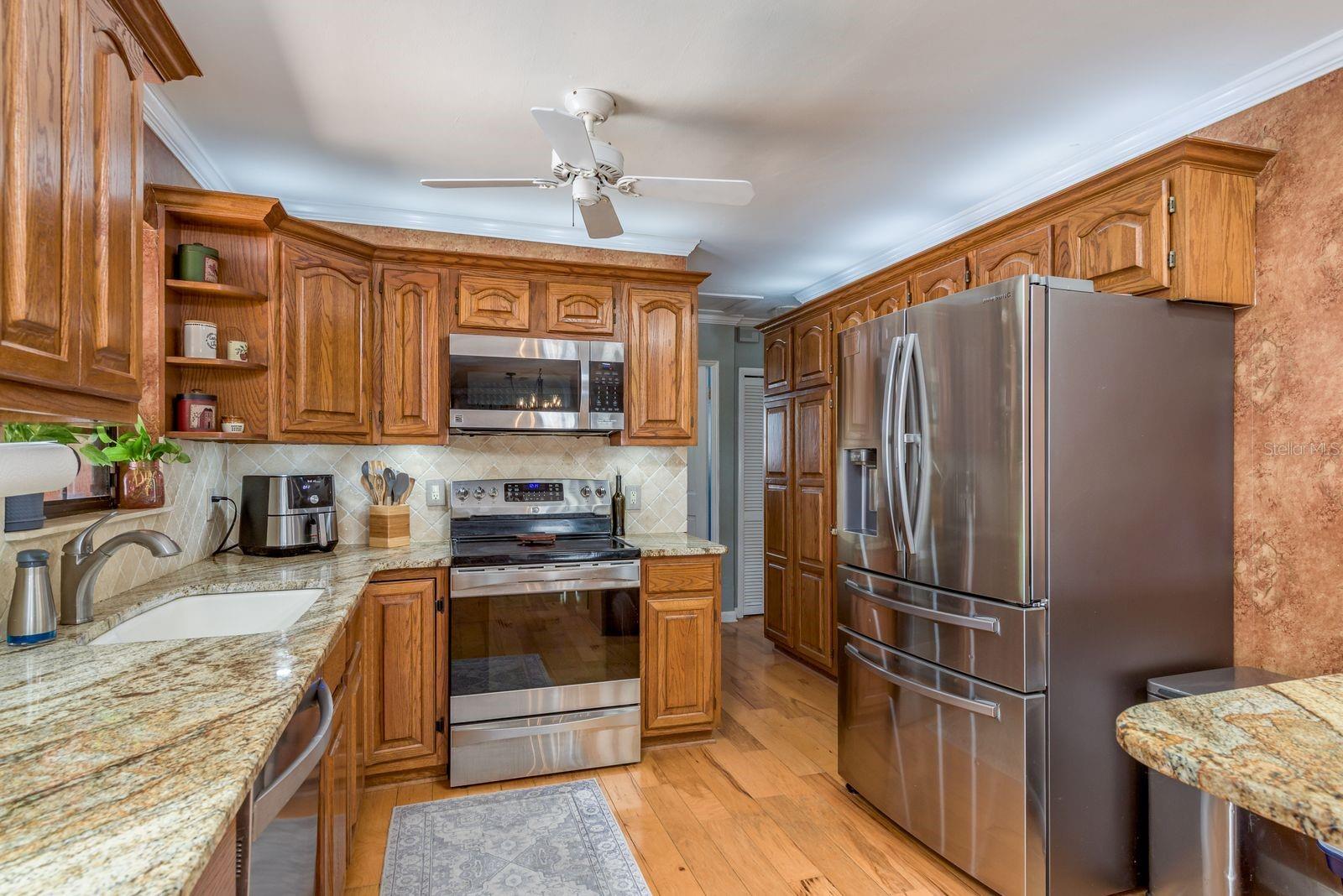 Listing photo id 10 for 8381 56th Way N