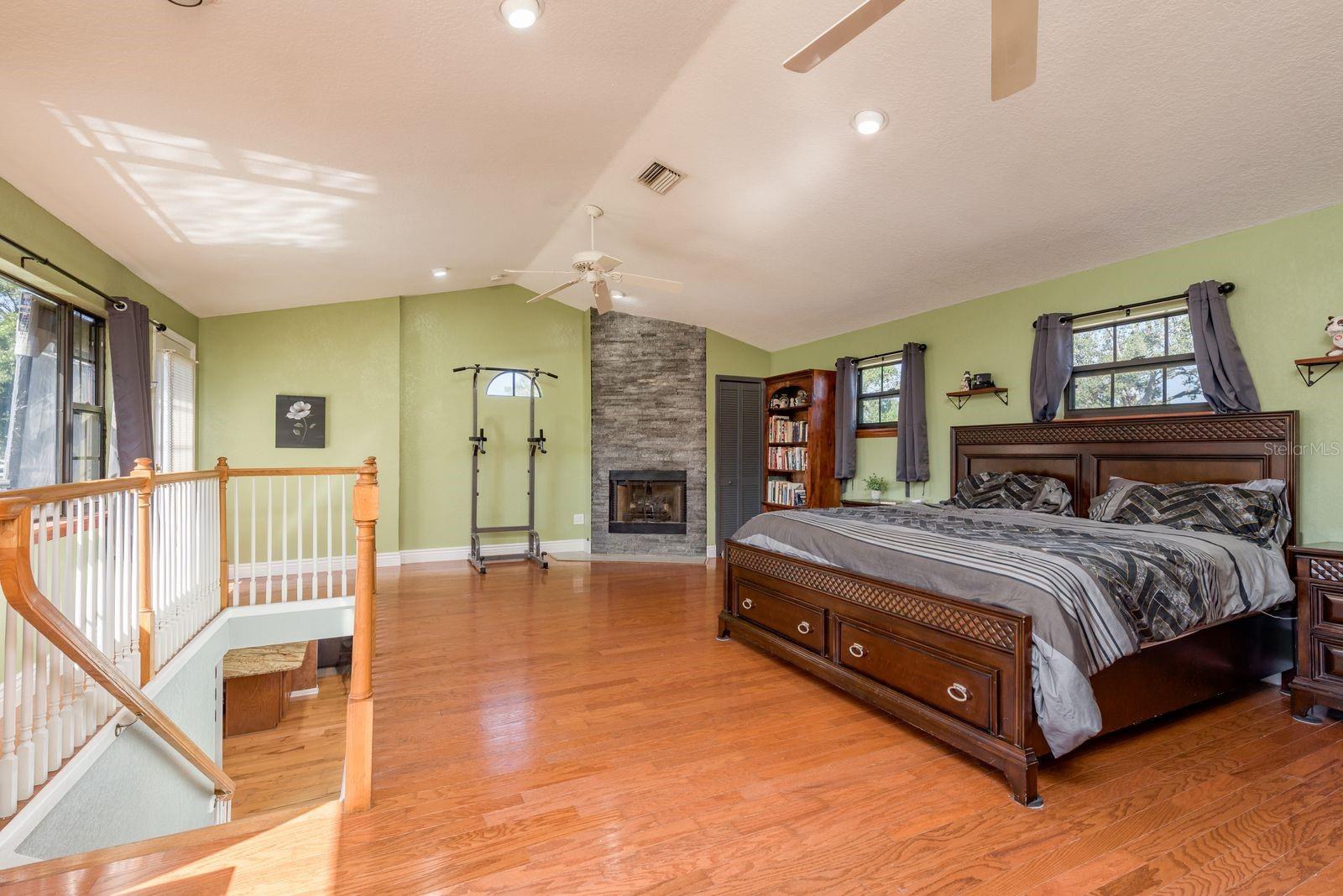 Listing photo id 17 for 8381 56th Way N