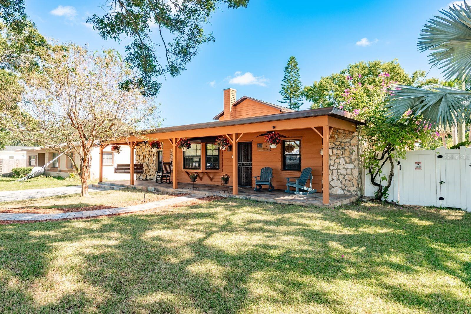 Listing photo id 0 for 8381 56th Way N
