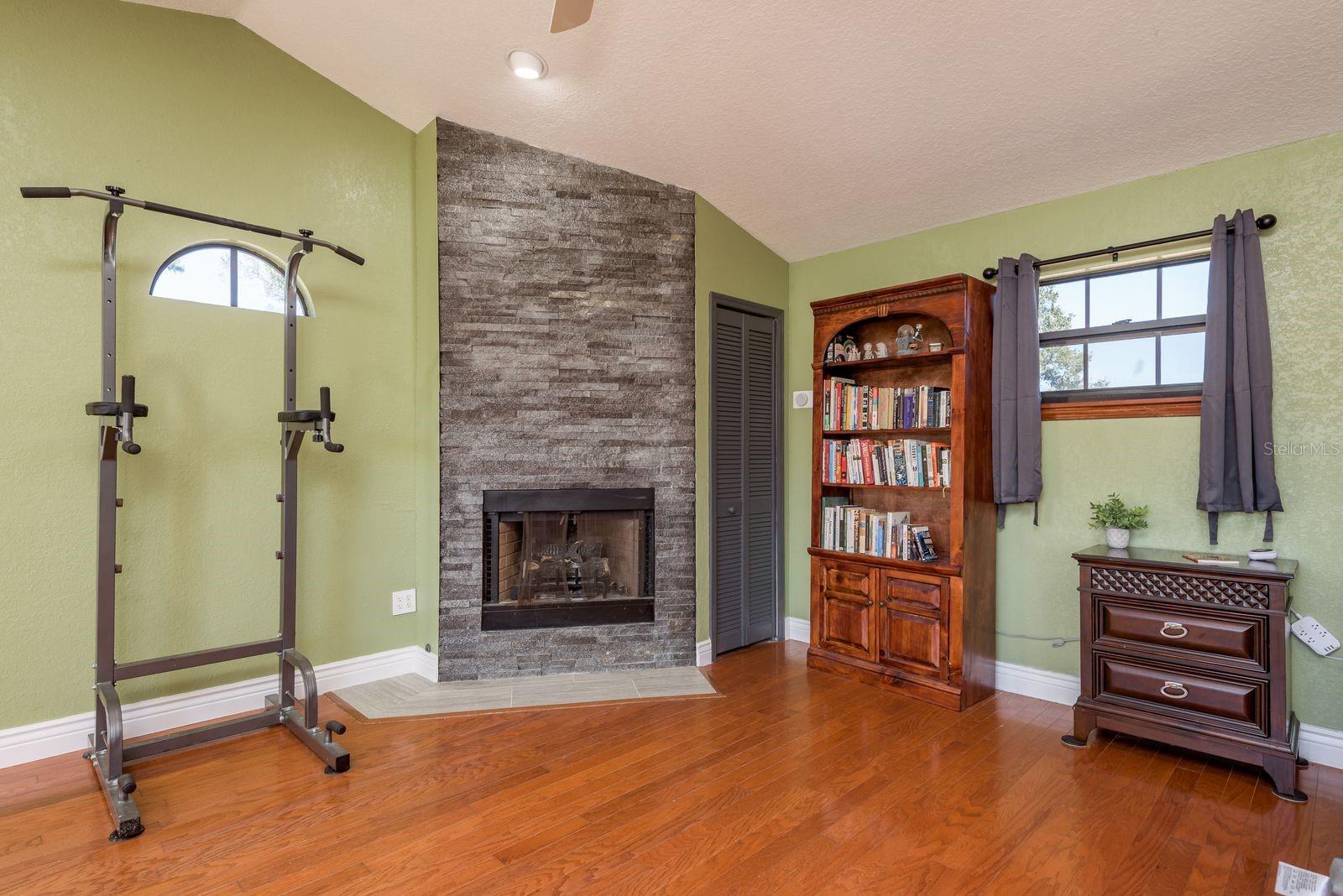 Listing photo id 18 for 8381 56th Way N