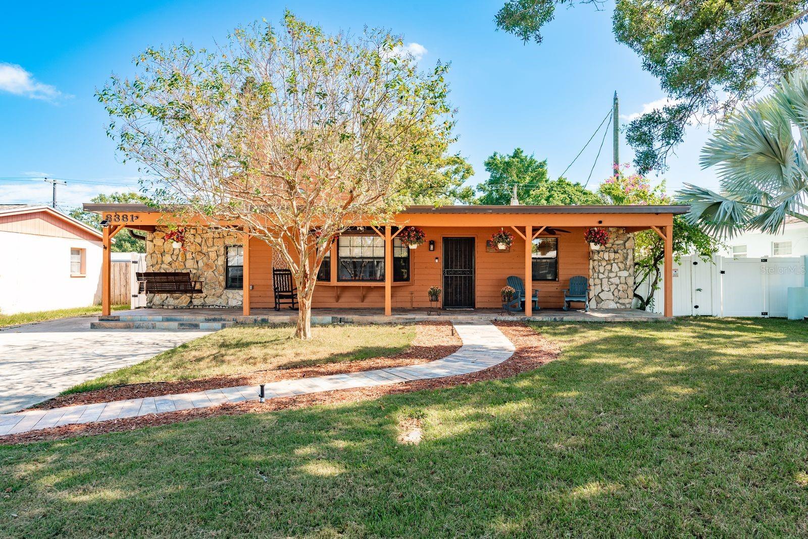 Listing photo id 1 for 8381 56th Way N