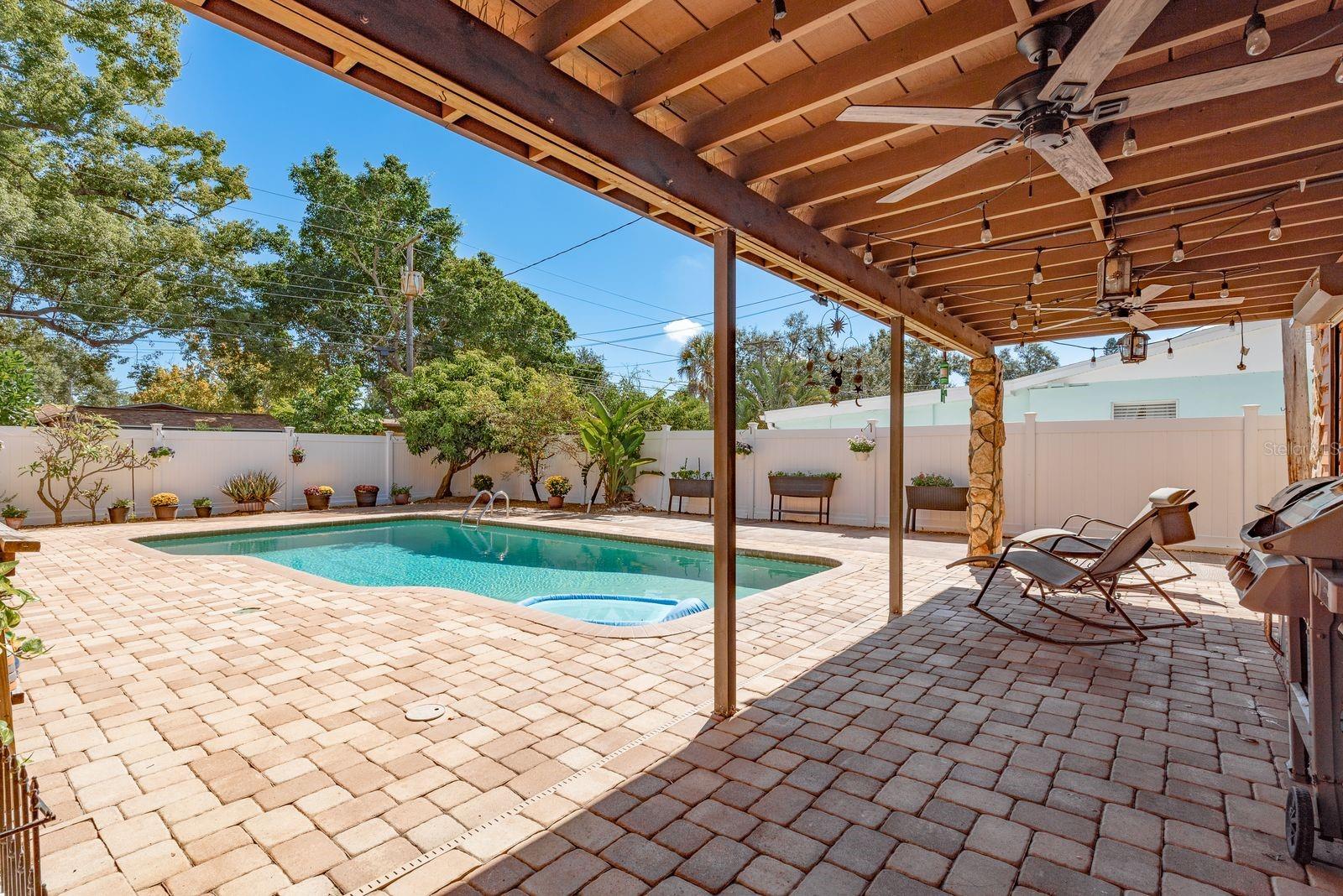 Listing photo id 35 for 8381 56th Way N