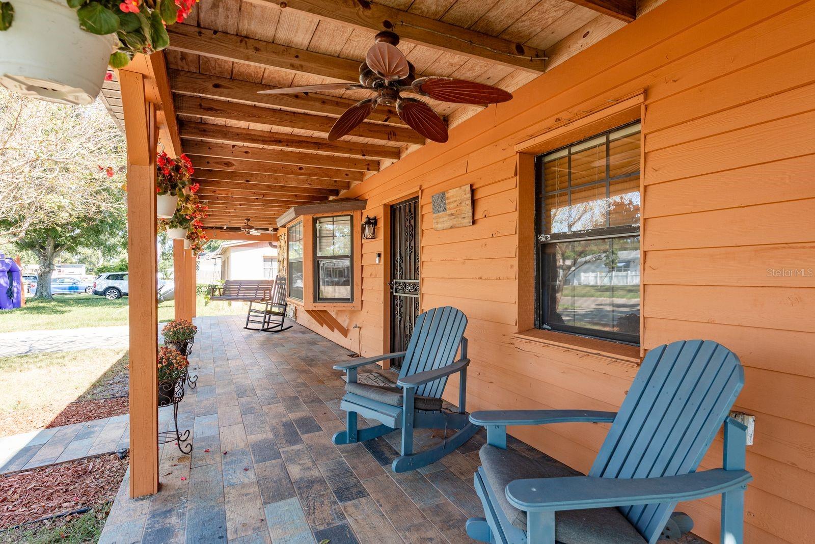 Listing photo id 2 for 8381 56th Way N