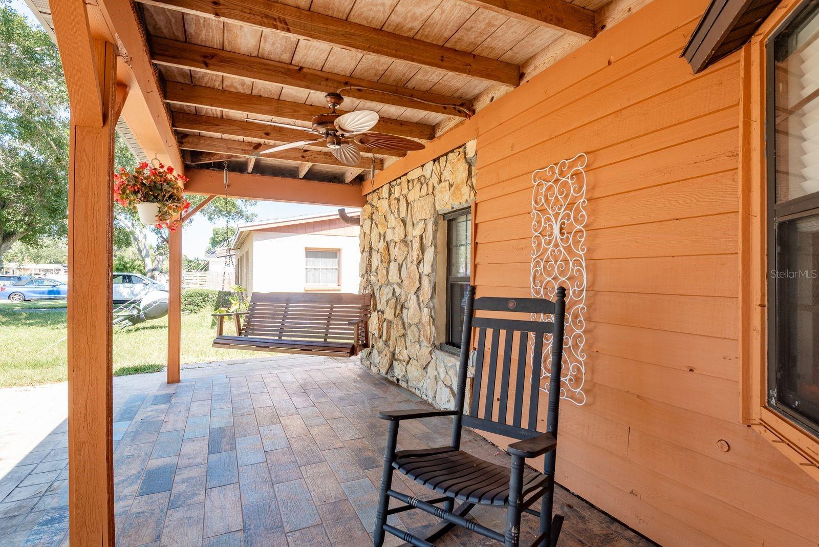 Listing photo id 4 for 8381 56th Way N