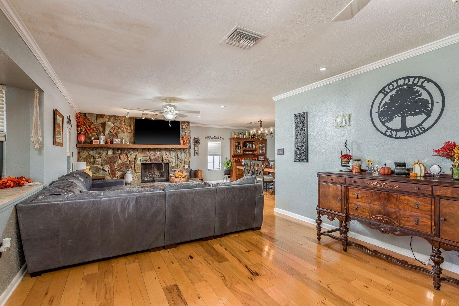 Listing photo id 5 for 8381 56th Way N