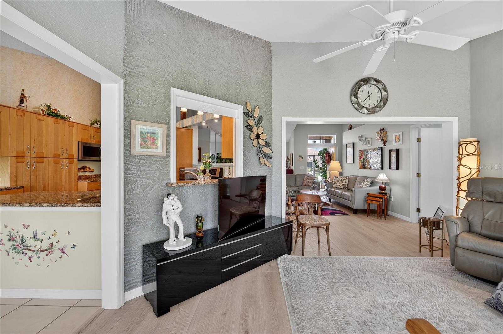 Image 15 of 73 For 326 Caloosa Palms Court