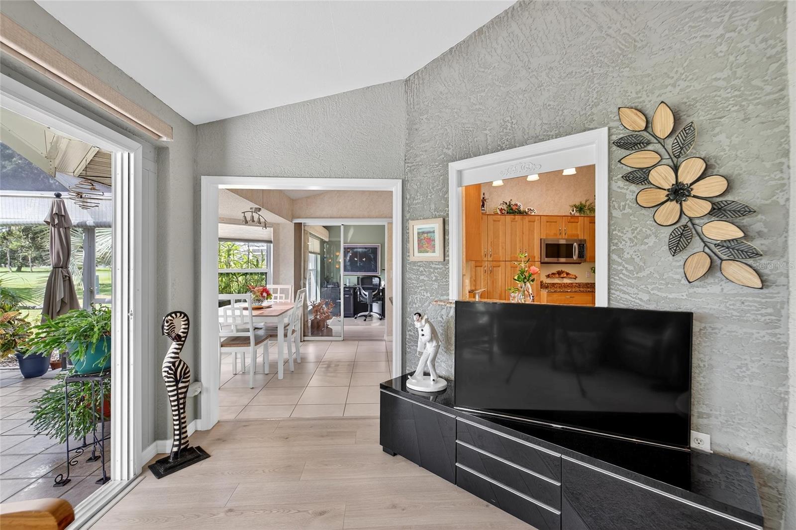 Image 16 of 73 For 326 Caloosa Palms Court