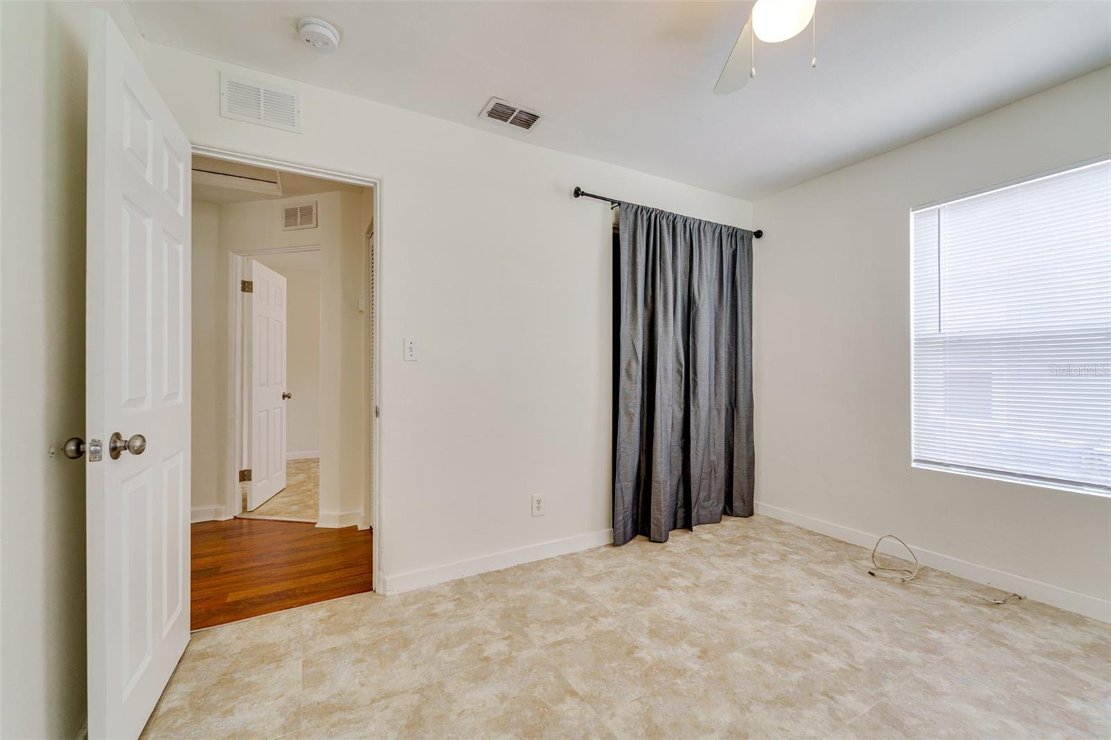 Image 25 of 30 For 2300 17th Avenue S