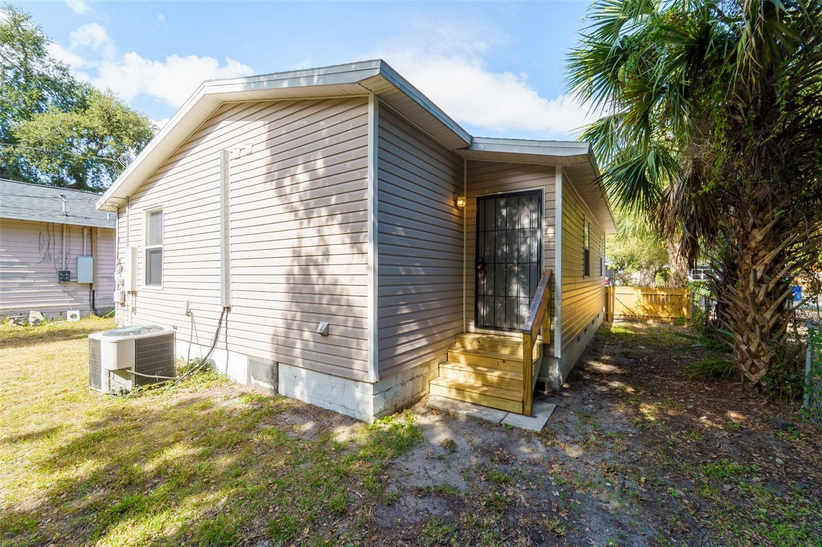 Image 28 of 30 For 2300 17th Avenue S