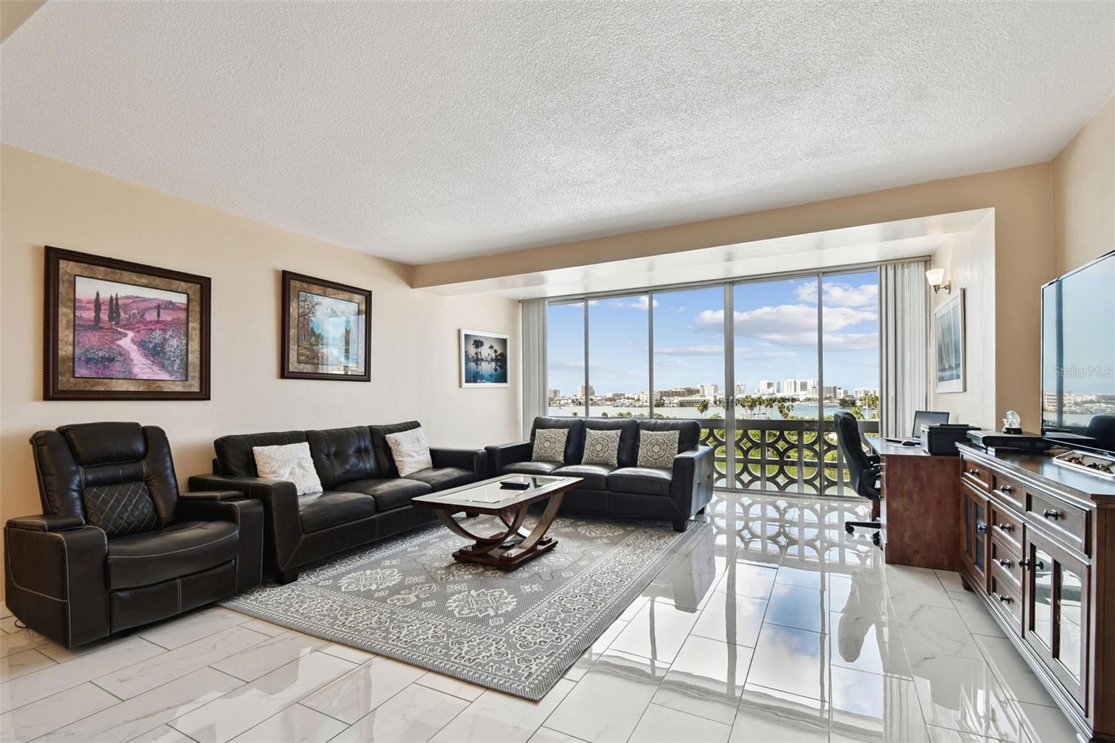 Image 4 of 57 For 31 Island Way 505