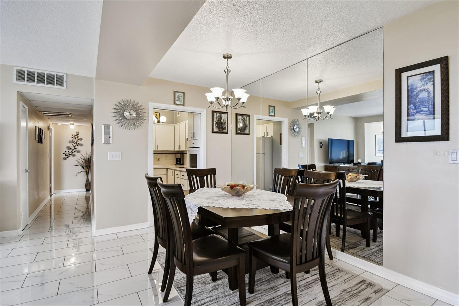 Image 6 of 57 For 31 Island Way 505