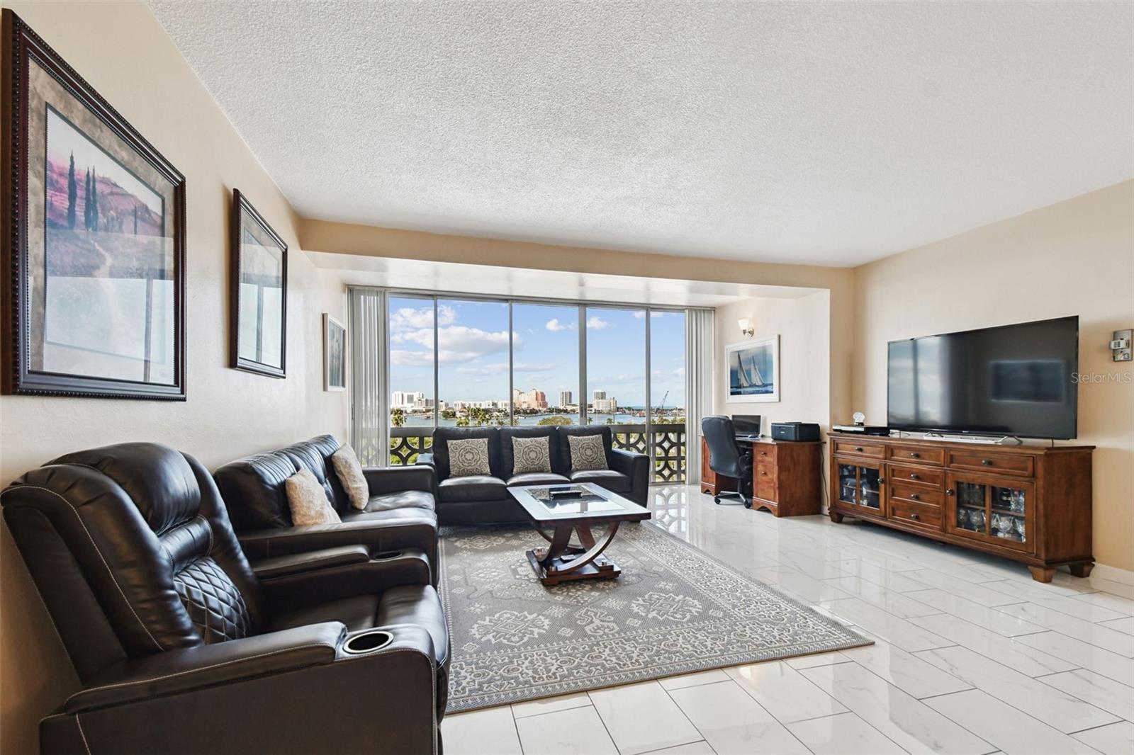 Image 8 of 57 For 31 Island Way 505