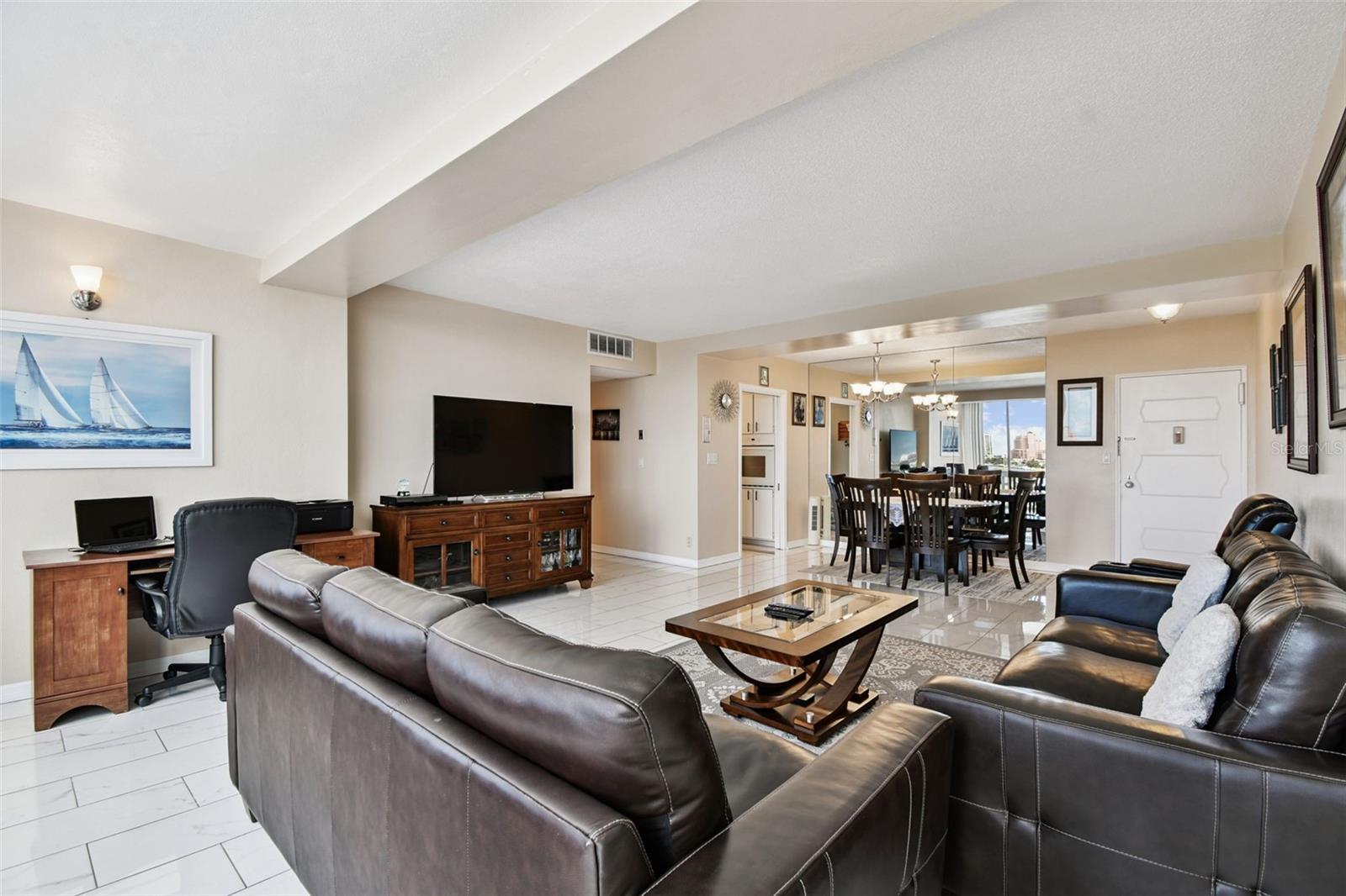 Image 9 of 57 For 31 Island Way 505