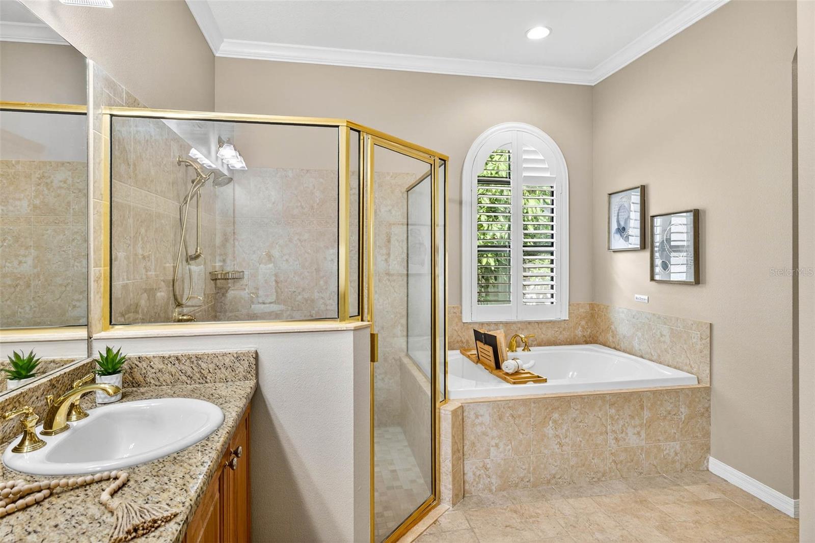 Listing photo id 14 for 3420 Graycliff Lane