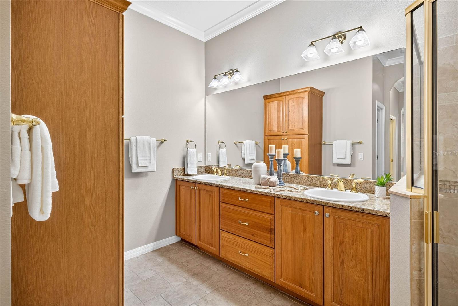 Listing photo id 15 for 3420 Graycliff Lane