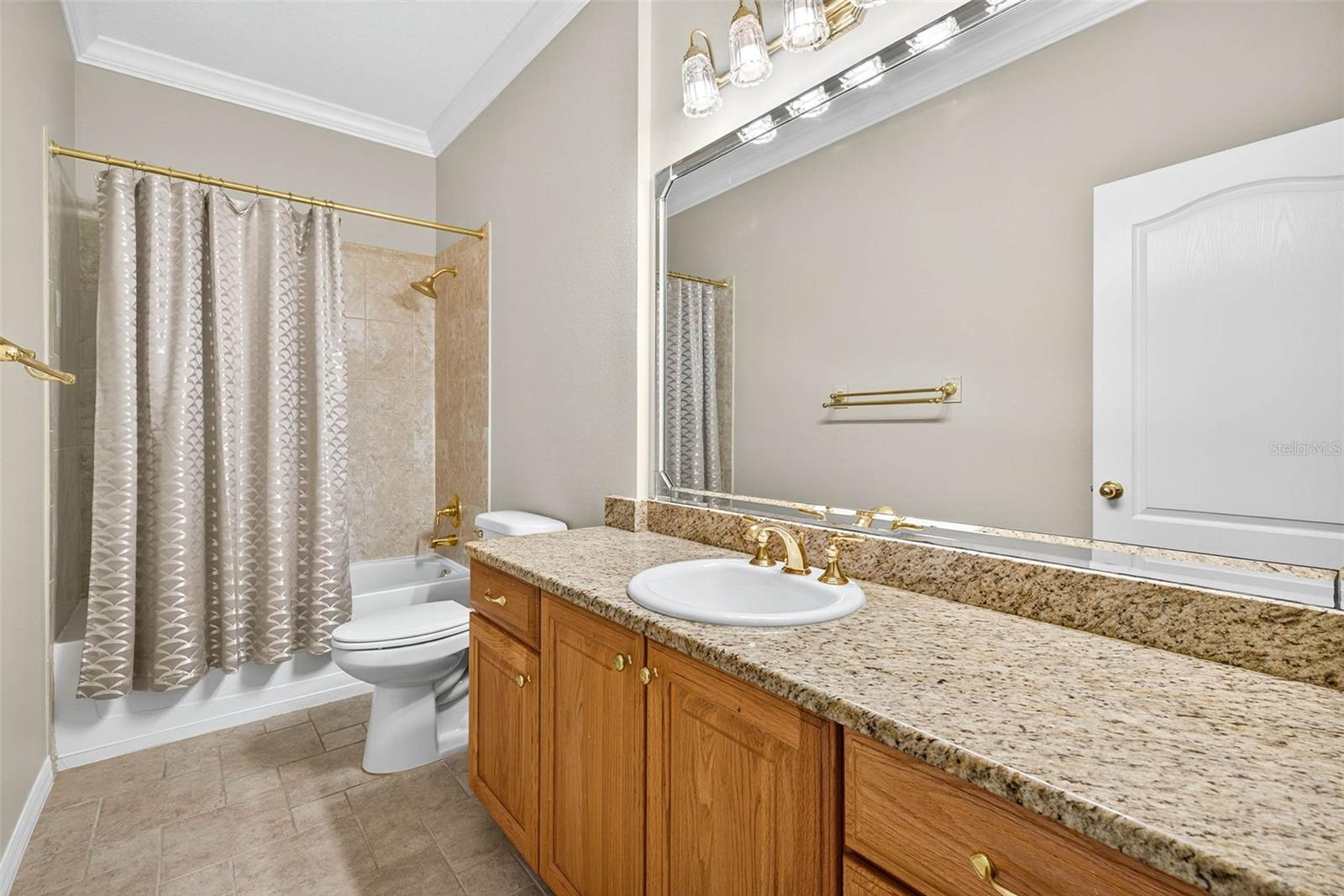 Listing photo id 19 for 3420 Graycliff Lane