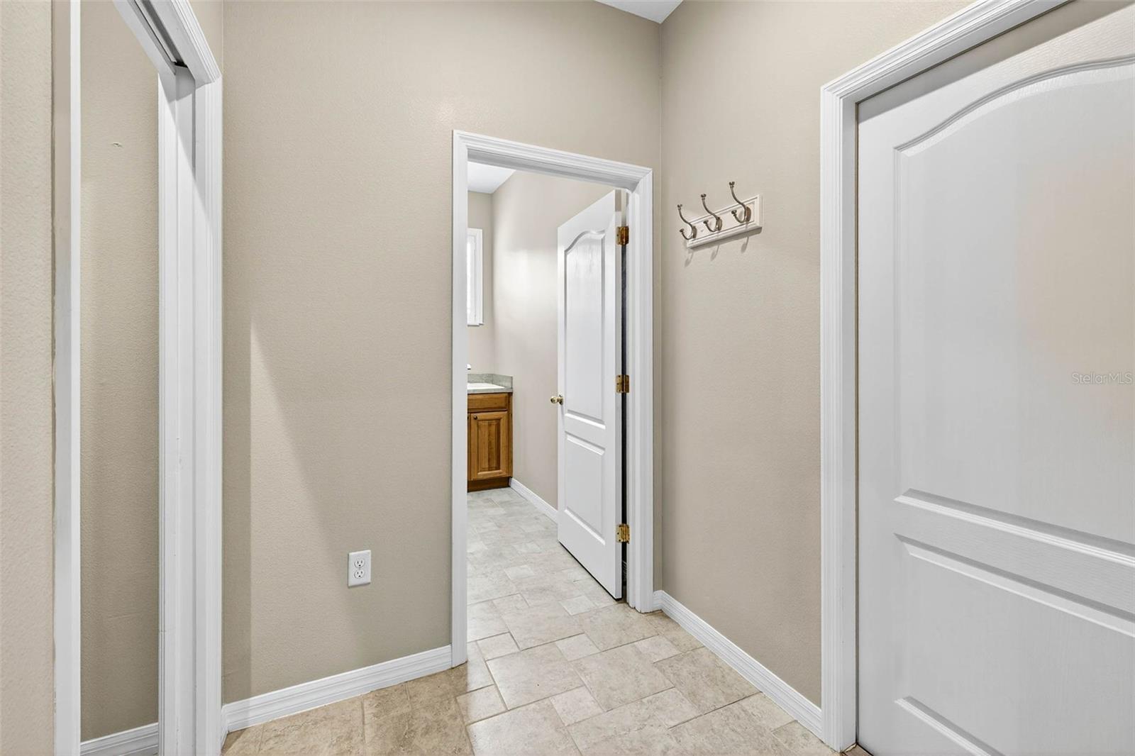 Listing photo id 23 for 3420 Graycliff Lane