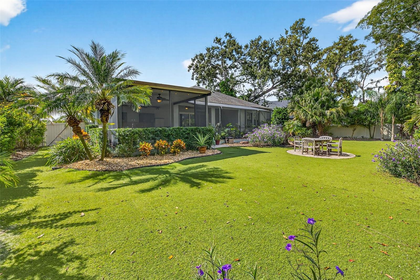 Listing photo id 37 for 3420 Graycliff Lane