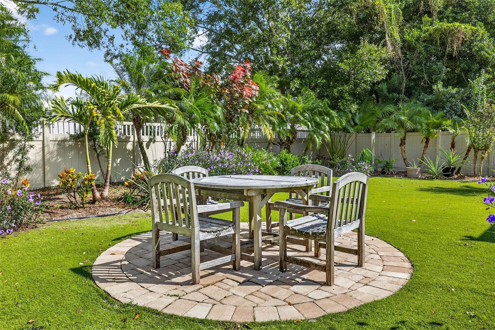 Listing photo id 38 for 3420 Graycliff Lane
