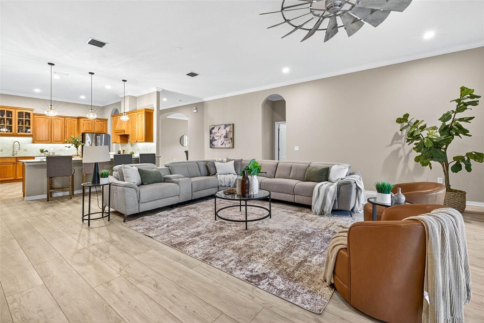 Listing photo id 3 for 3420 Graycliff Lane