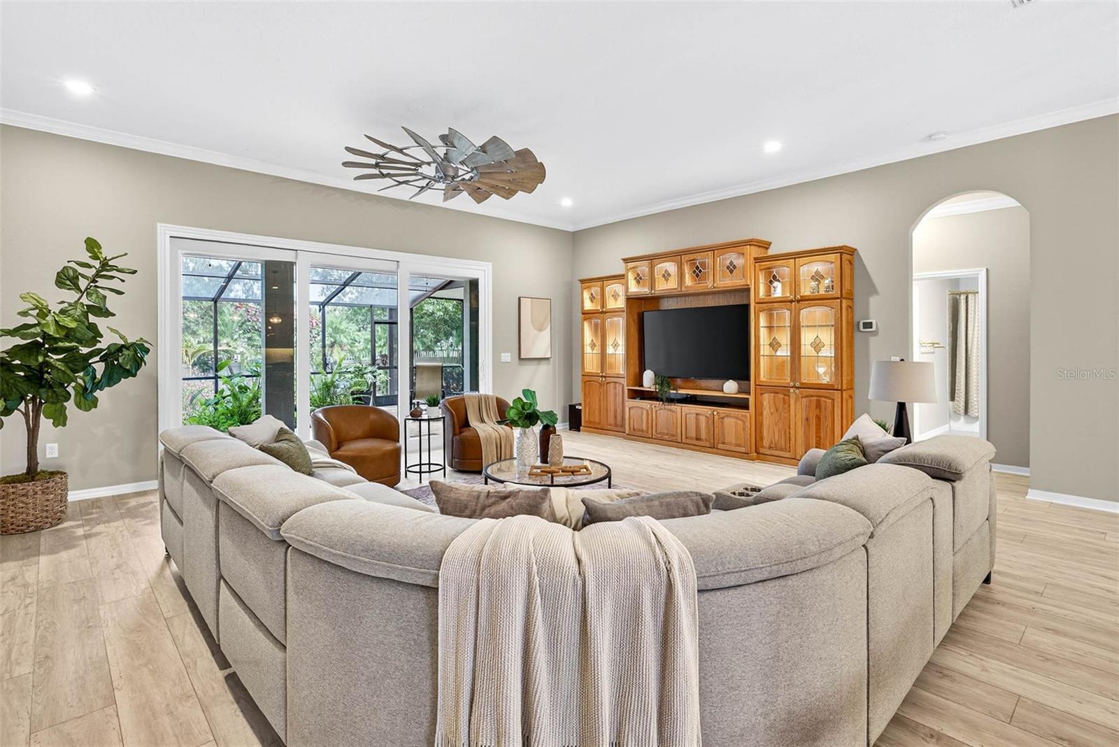 Listing photo id 51 for 3420 Graycliff Lane