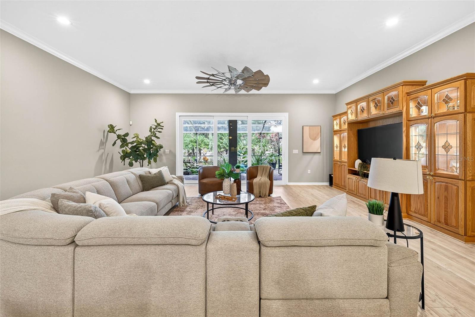 Listing photo id 52 for 3420 Graycliff Lane