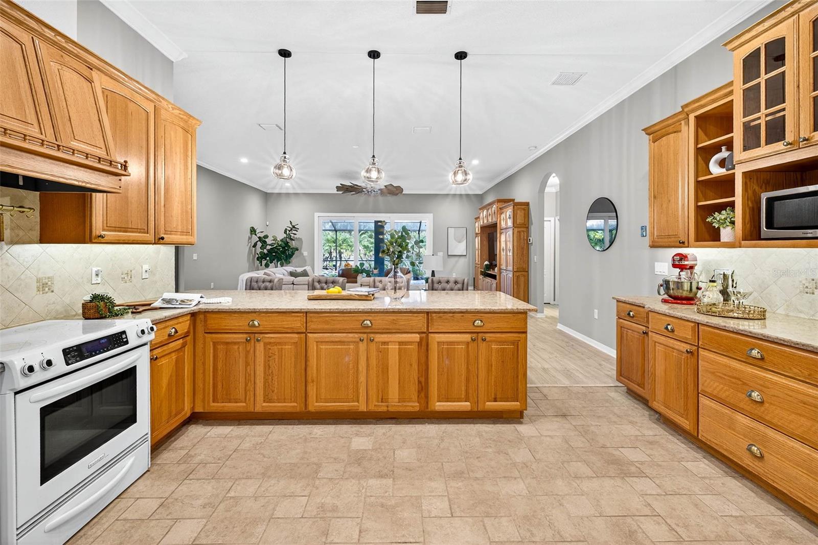 Listing photo id 56 for 3420 Graycliff Lane