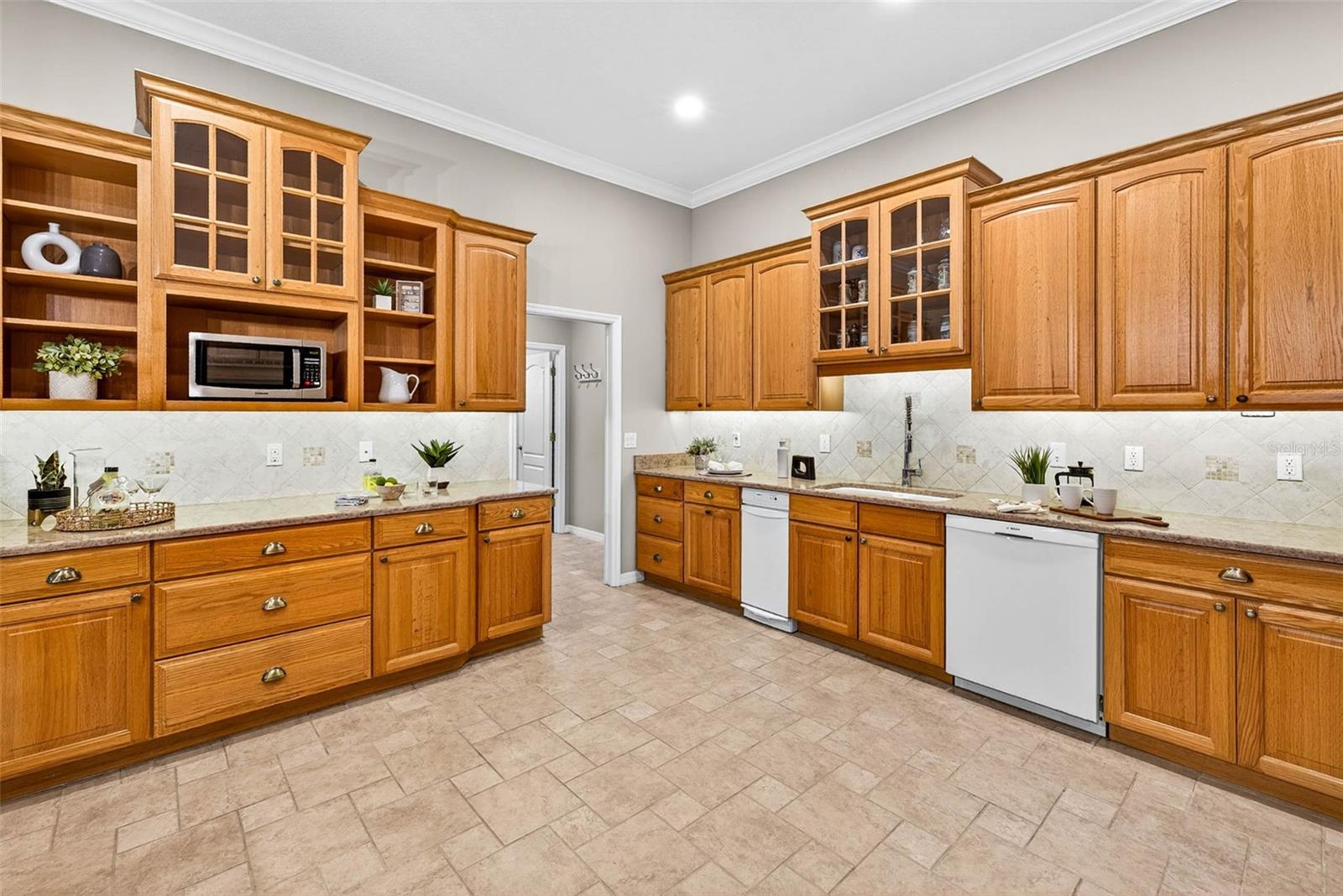 Listing photo id 64 for 3420 Graycliff Lane