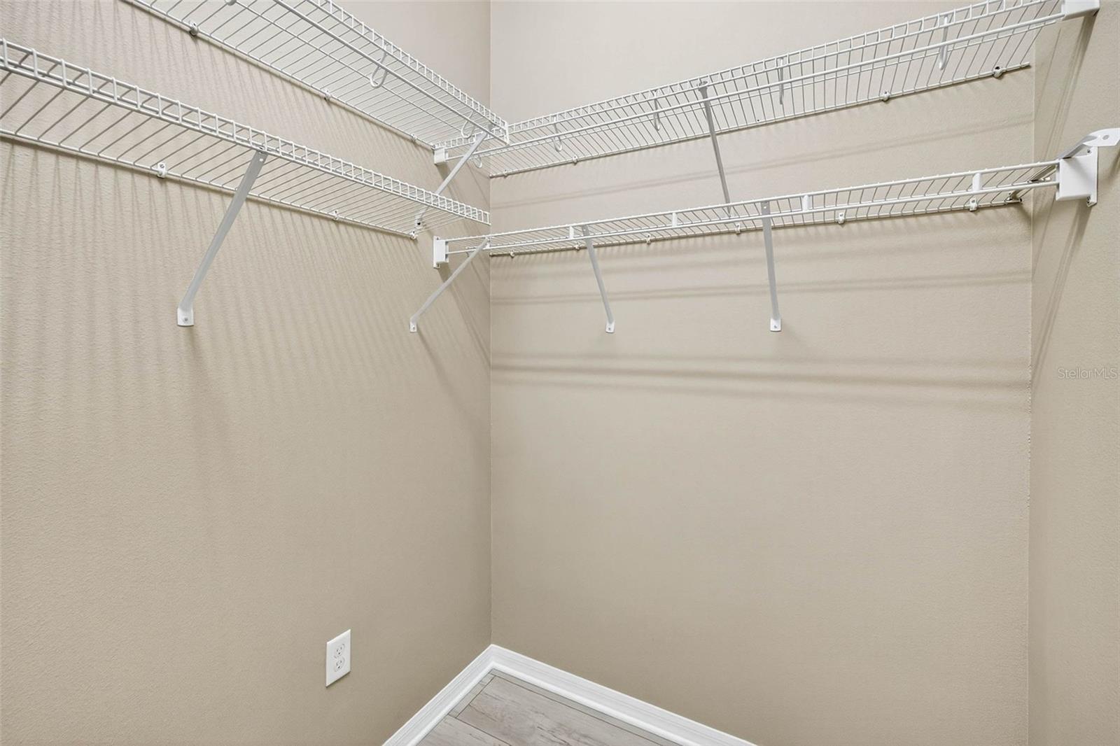 Listing photo id 70 for 3420 Graycliff Lane